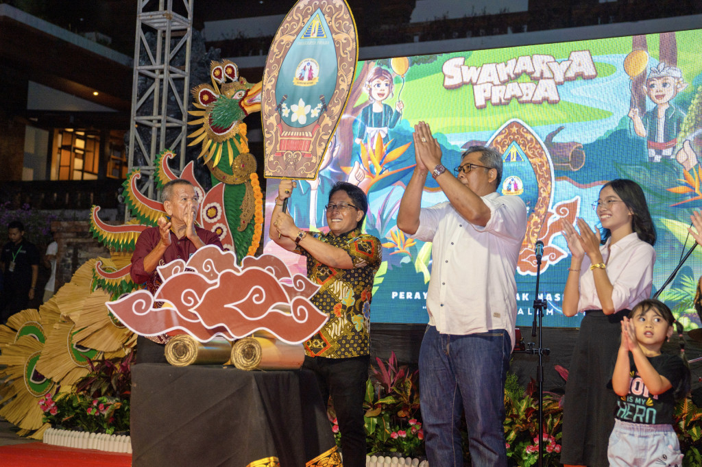 Bupati Giri Prasta Hadiri Puncak Perayaan Hari Anak Nasional